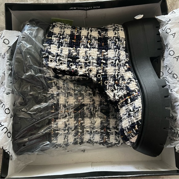 Aqua Sarge Navy Tweed Lace-Up Platform Ankle Boots, Size 8 New in Box